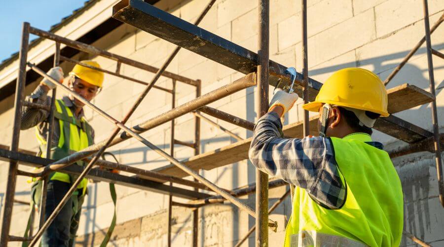Professional gutter cleaning in Ashkum, IL